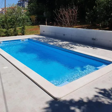Ida Villa *